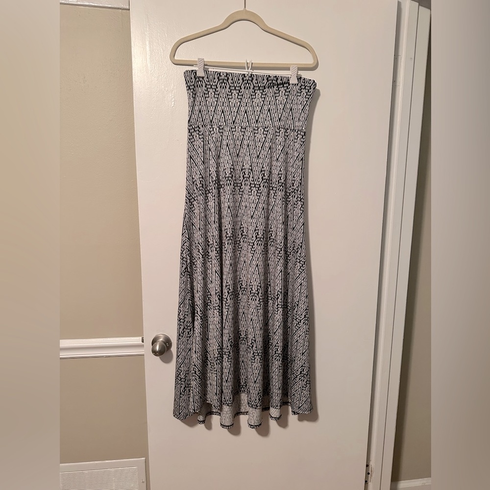 LuLaRoe Medium Maxi Skirt. Black with white diamond designs.